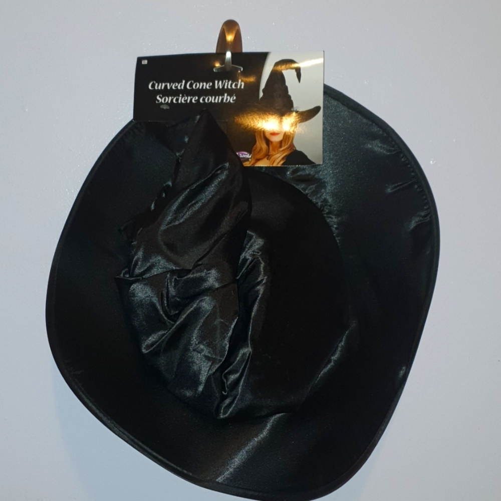 Curved 🧙‍♀️ Witch Hat